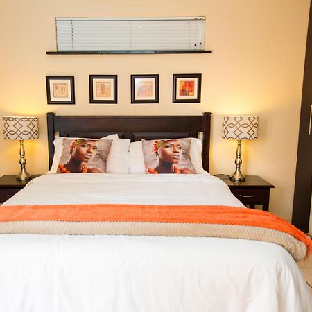 Sollunaa Guesthouse Sandton Dış mekan fotoğraf