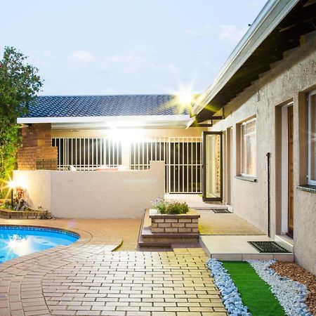 Sollunaa Guesthouse Sandton Dış mekan fotoğraf